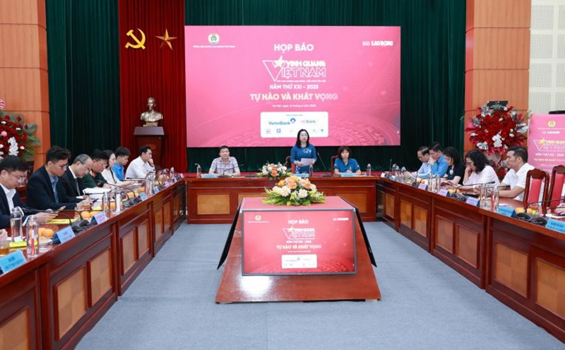 Permanent Vice President of the Vietnam General Confederation of Labor Thai Thu Xuong chaired a press conference of the Vietnam Glory Program in 2025. Photo: Hai Nguyen