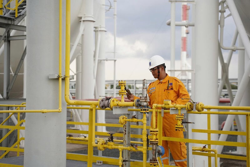 Los trabajadores petroleros establecen activamente logros de emulacion para dar la bienvenida al Congreso del Partido en todos los niveles. Foto: Tra mi