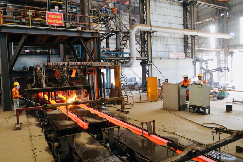 Faced with difficult business conditions, many businesses in Dak Lak province have cut staff and laid off workers. Photo: Bao Trung