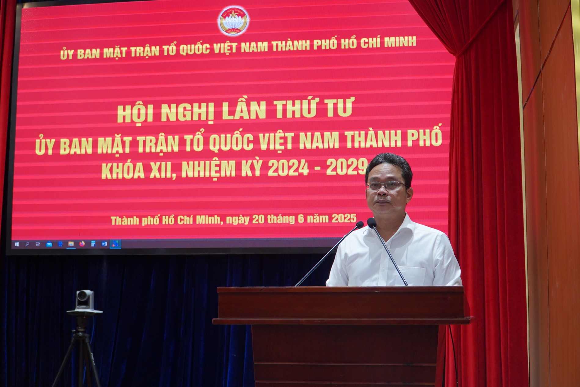 Ong Pham Minh Tuan, Pho Chu tich Uy ban MTTQ Viet Nam TPHCM thong tin chi tiet ve ket qua cong tac Mat tran 6 thang dau nam, ket qua sap xep to chuc bo may va nhiem vu trong tam 6 thang cuoi nam 2025. Anh: Minh Tam