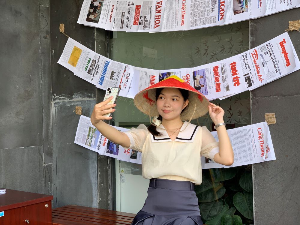 Press Exhibition The Bridge Connecting the Longlands in Da Nang. Photo: Thanh Huyen
