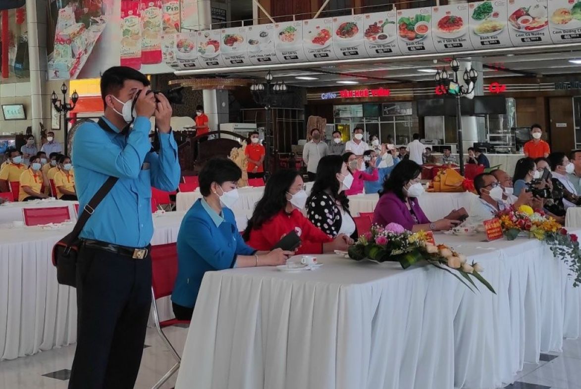 Mr. Ly Truong learned about the craft at an event organized by the Soc Trang Provincial Federation of Labor in 2022. Photo: Character provided