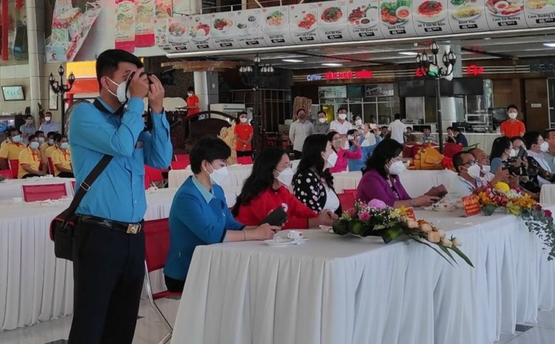 Mr. Ly Truong learned about the craft at an event organized by the Soc Trang Provincial Federation of Labor in 2022. Photo: Character provided