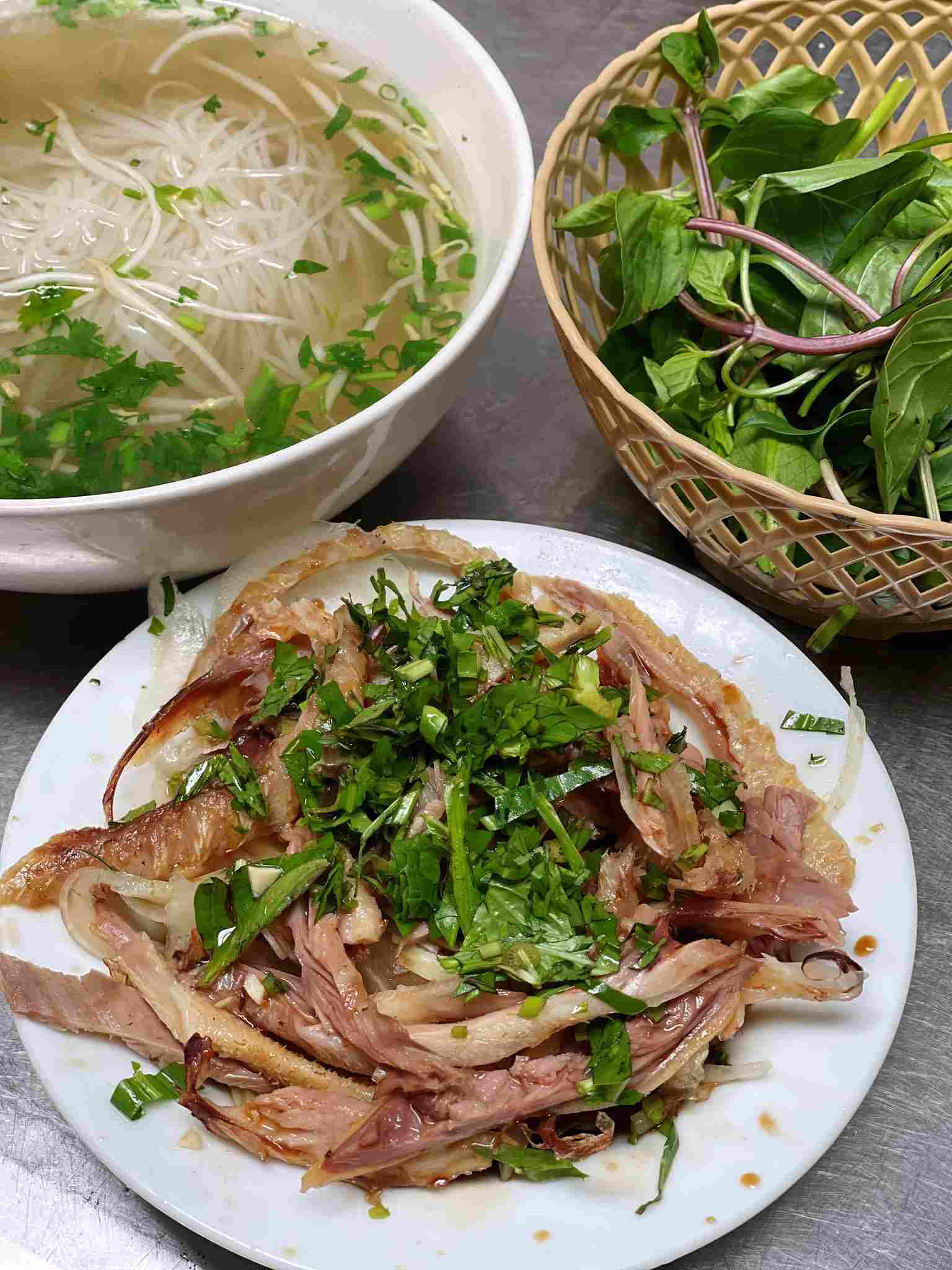 Bánh đa ngan trộn Hải Phòng đậm chất ẩm thực thành phố Cảng