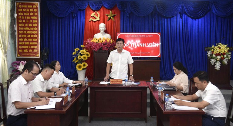 Mot cuoc hop thanh vien UBND phuong Bac Lieu tai buoi van hanh thu chinh quyen cap xa tai Bac Lieu. Anh: Nhat Ho