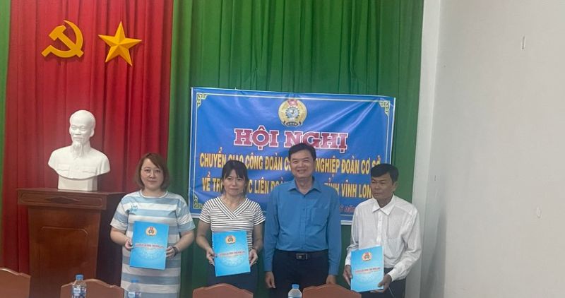 Tra on Labor Federation anuncio la decision de rescindir la operacion de 63 sindicatos de base y transfirio 5 unidades a la Federacion de Trabajo Provincial. Foto: Tra en la Federacion Laboral