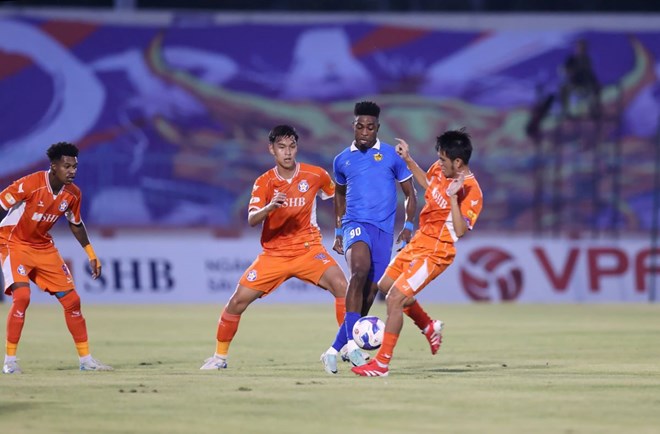 The match between Quang Nam and Da Nang in V.League 2024-2025. Photo: VPF
