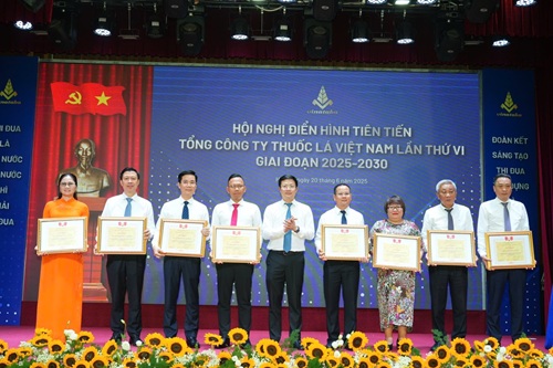 De los movimientos de emulacion, Tobacco Corporation ahorro mas de 1,000 mil millones de VND. Foto: Hoang Yen