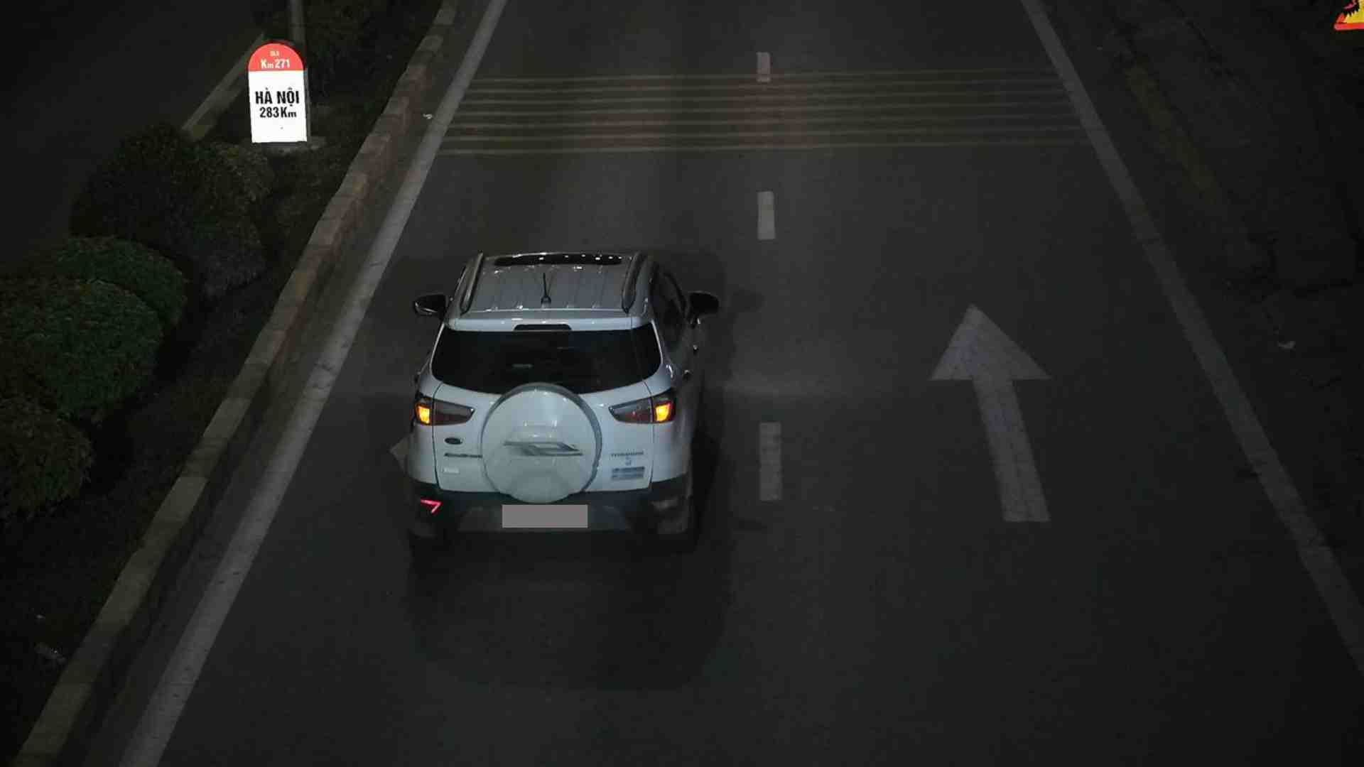 Los automoviles violan las velocidades segun lo prescrito, en KM 271, QL3. Foto: Cao Bang Police