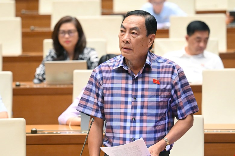 Đại biểu Quốc hội Nguyễn Văn Hòa góp ý về dự án Vành đai 4 TPHCM. Ảnh: Quochoi.vn