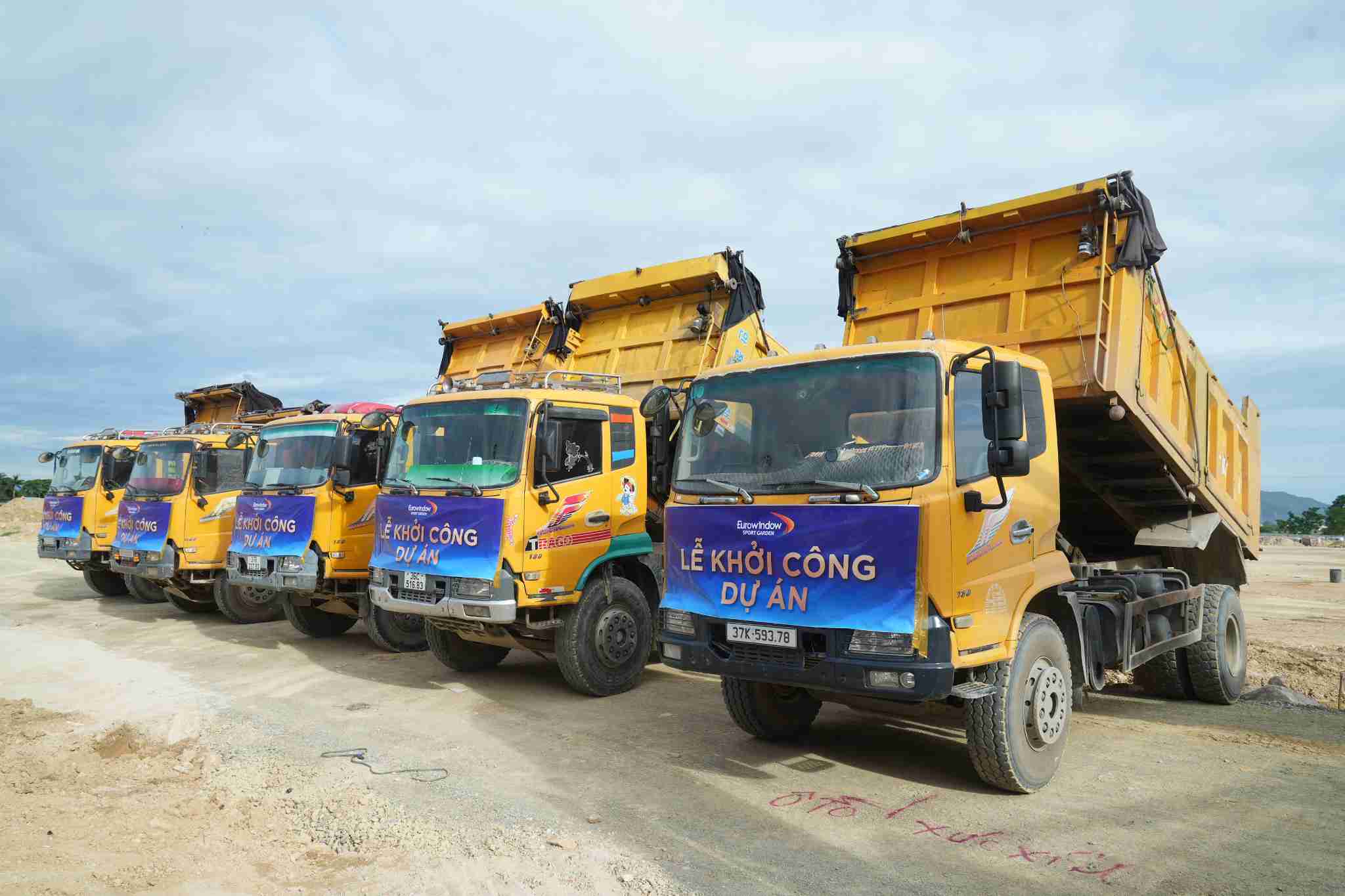 Tong thau thi cong cam ket huy dong toi da nguon luc thi cong bai ban, an toan va dung tien do. Anh: Ngoc Anh