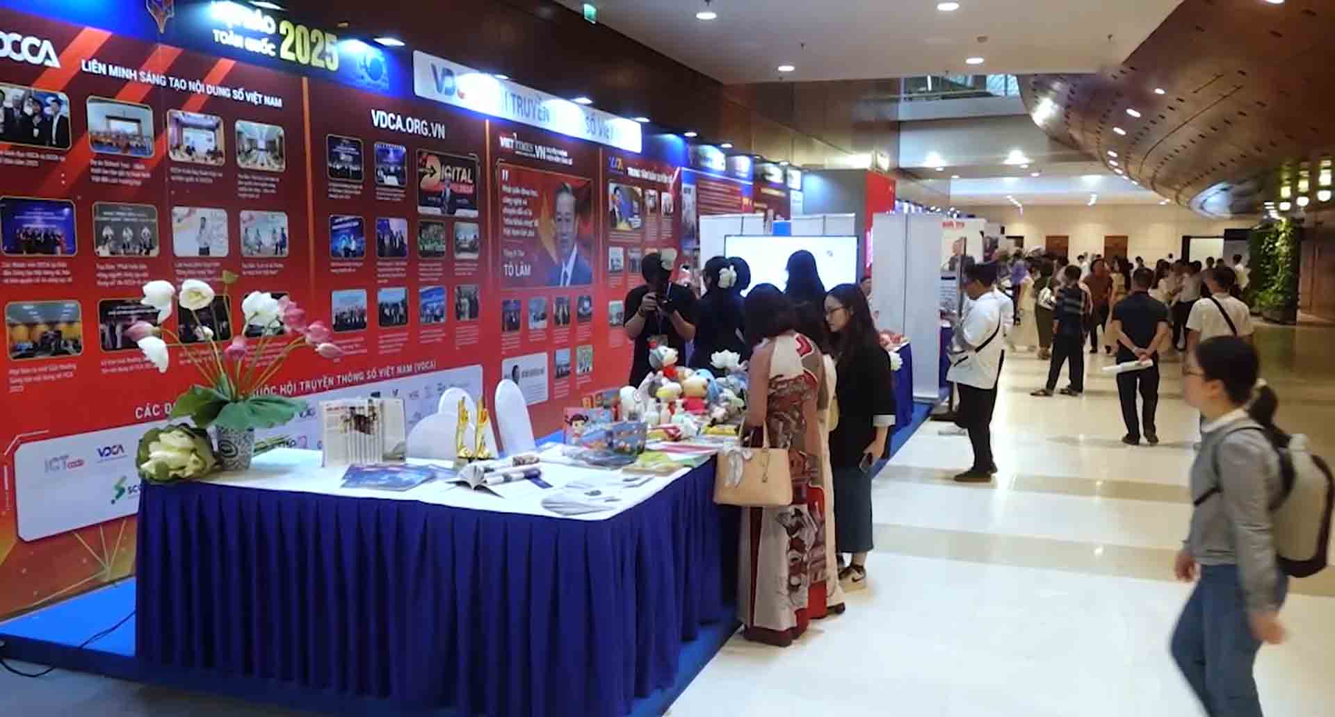 Mot gian trung bay tai Hoi bao toan quoc 2025. Anh: Huyen Trang