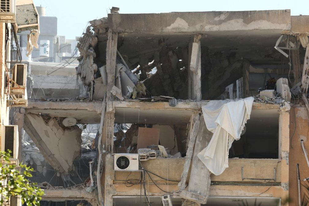 Un edificio dañado en Israel despues del ataque aereo de Iran el 19 de junio. Foto: Xinhua