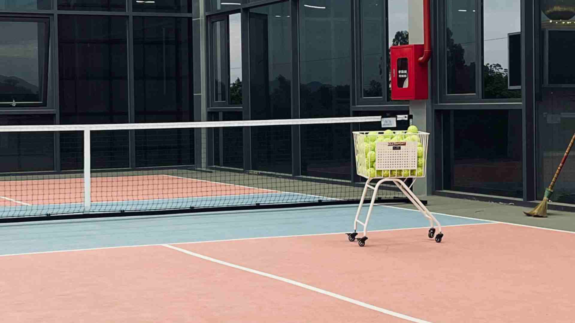 El esposo descubrio que su esposa tenia una aventura con los niños pequeños despues de ver el horario de pickleball en la solicitud. Los deportes inofensivos ocultaron una relacion detras. Foto: Huyen Trang