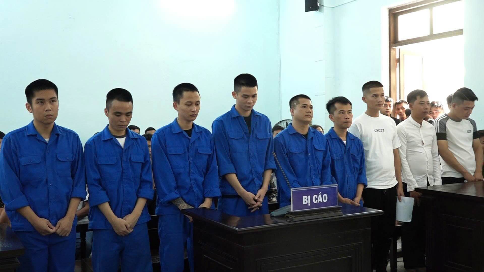 9 men in Hue were sentenced to prison for using drugs in groups.