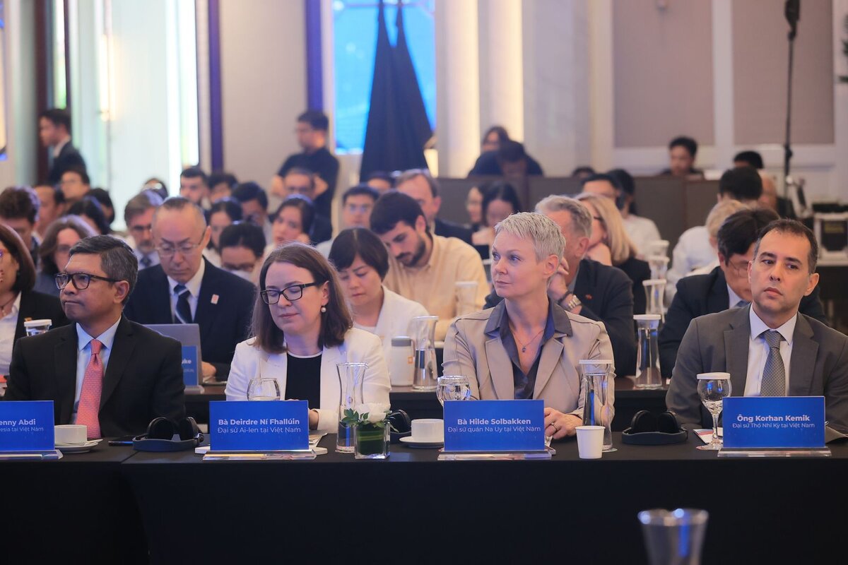 En el seminario el 20 de junio, la OCDE confirmo el apoyo y continuara apoyando a Vietnam para lograr los altos objetivos de crecimiento en el futuro cercano. Foto: Thanh Ha