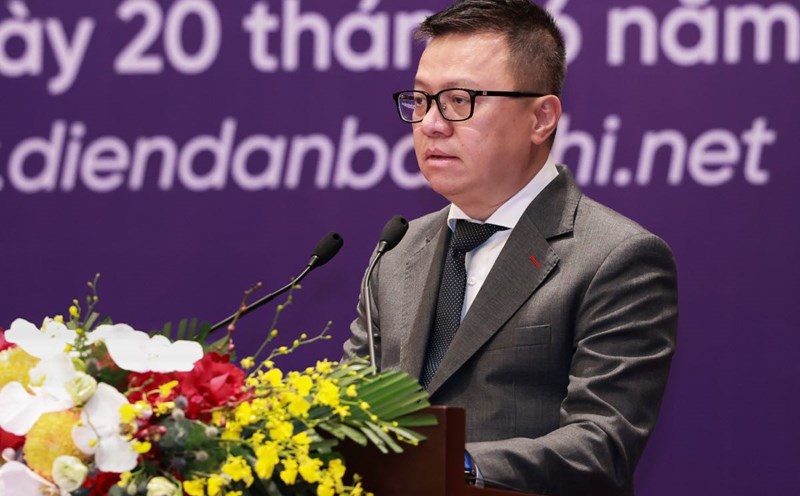 Mr. Le Quoc Minh - Member of the Party Central Committee, Editor-in-Chief of Nhan Dan Newspaper, Deputy Head of the Central Propaganda and Mass Mobilization Department, Chairman of the Vietnam Journalists Association - delivered the closing speech of the "2025 National Press Forum". Photo: Hai Nguyen