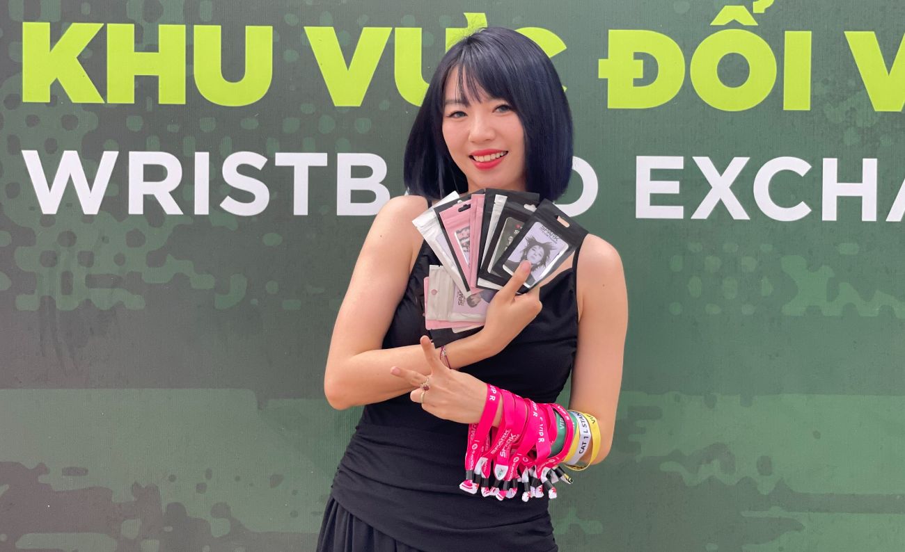 El publico vino a intercambiar entradas para que G-Dragon actuara la noche del 21 de junio. Foto: Hoang Hue