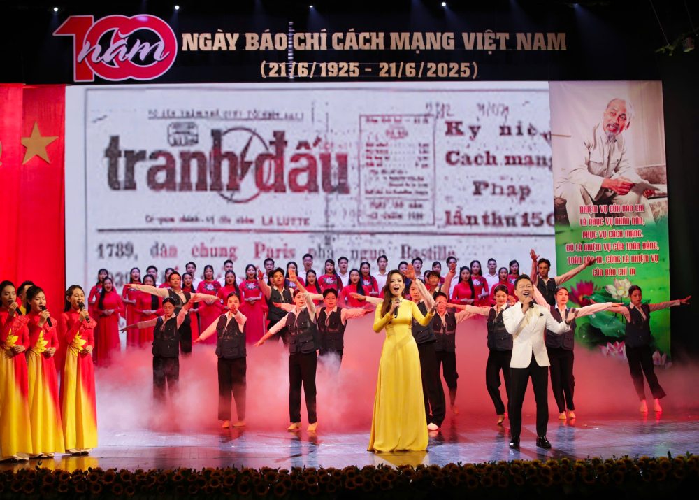 El programa de arte da la bienvenida a los 100 años del Dia de la Prensa Revolucionaria de Vietnam. Foto: Tuan Minh