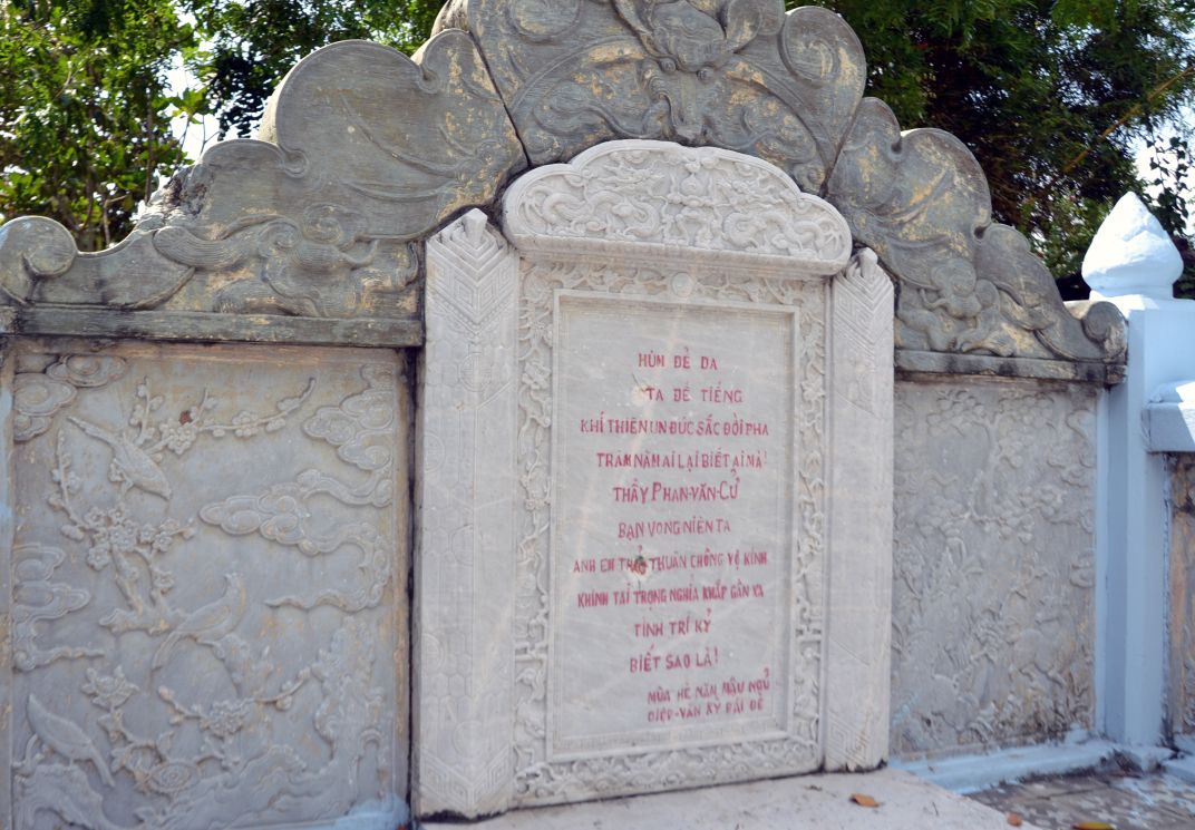 Tho nha bao Diep Van Ky de len bia mo cu Phan Van Cu. Anh: Thanh Mai