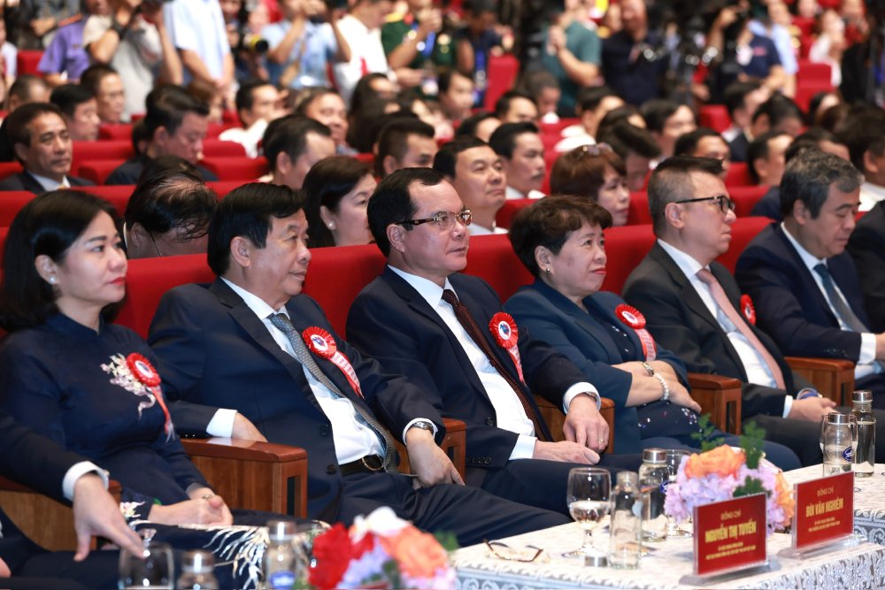 Cac dai bieu du Le ky niem. Anh: Hai Nguyen