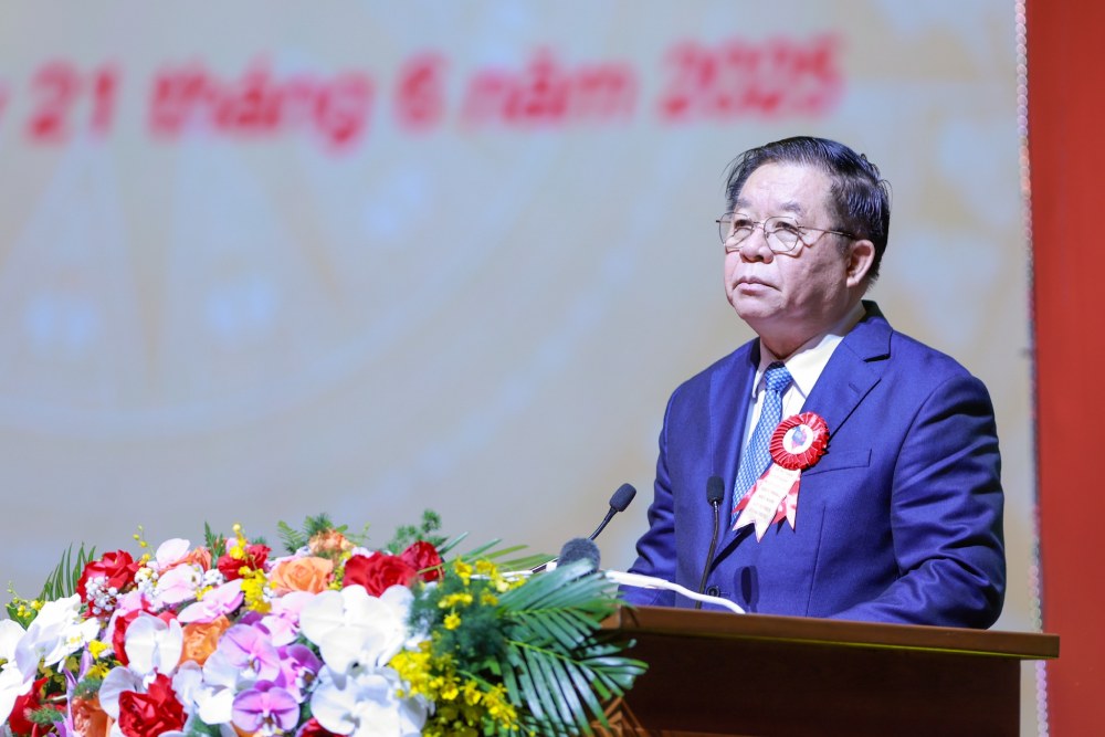 Uy vien Bo Chinh tri, Bi thu Trung uong Dang, Truong Ban Tuyen giao va Dan van Trung uong Nguyen Trong Nghia trinh bay dien van tai Le ky niem. Anh: Hai Nguyen