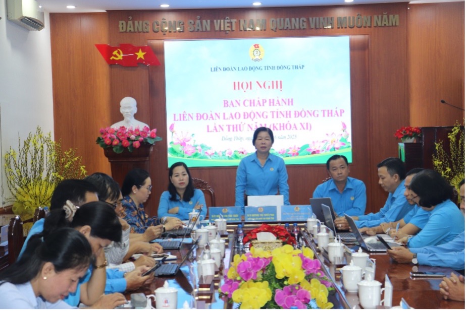 Ba Huynh Thi Tuyet Vui, Chu tich LDLD tinh Dong Thap phat bieu tai Hoi nghi. Anh: Luu Hung.