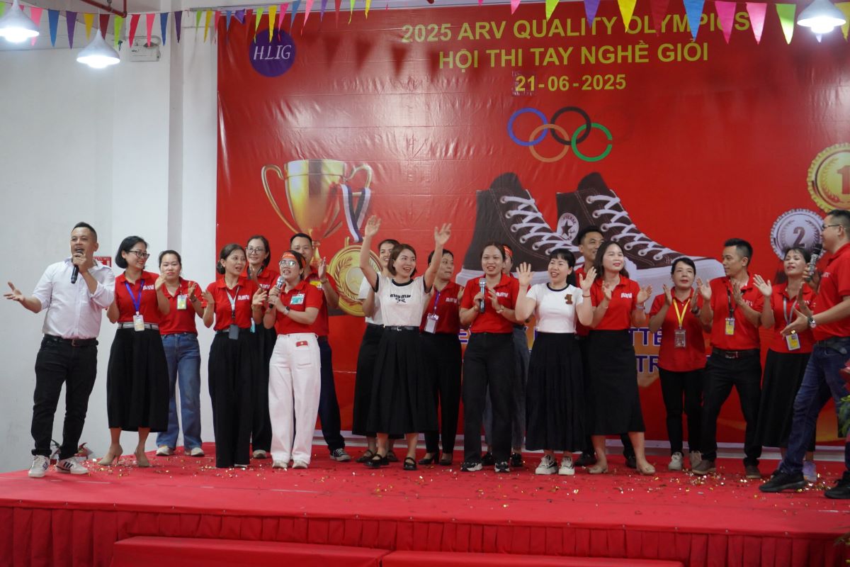 Cac tiet muc soi dong gop phan dua hoi thi tro thanh bua tiec tinh than cua cong nhan lao dong. 