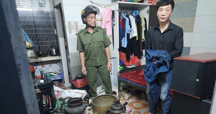 Arrestando la adoracion y el merito en la casa comunitaria del templo en Hai Duong. Foto: Departamento de Policia de Hai Duong