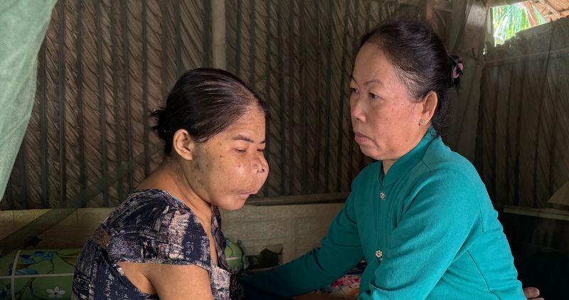 Moi ngay, me chi Thanh tuc truc cham con benh nang. Anh: Hoang Loc