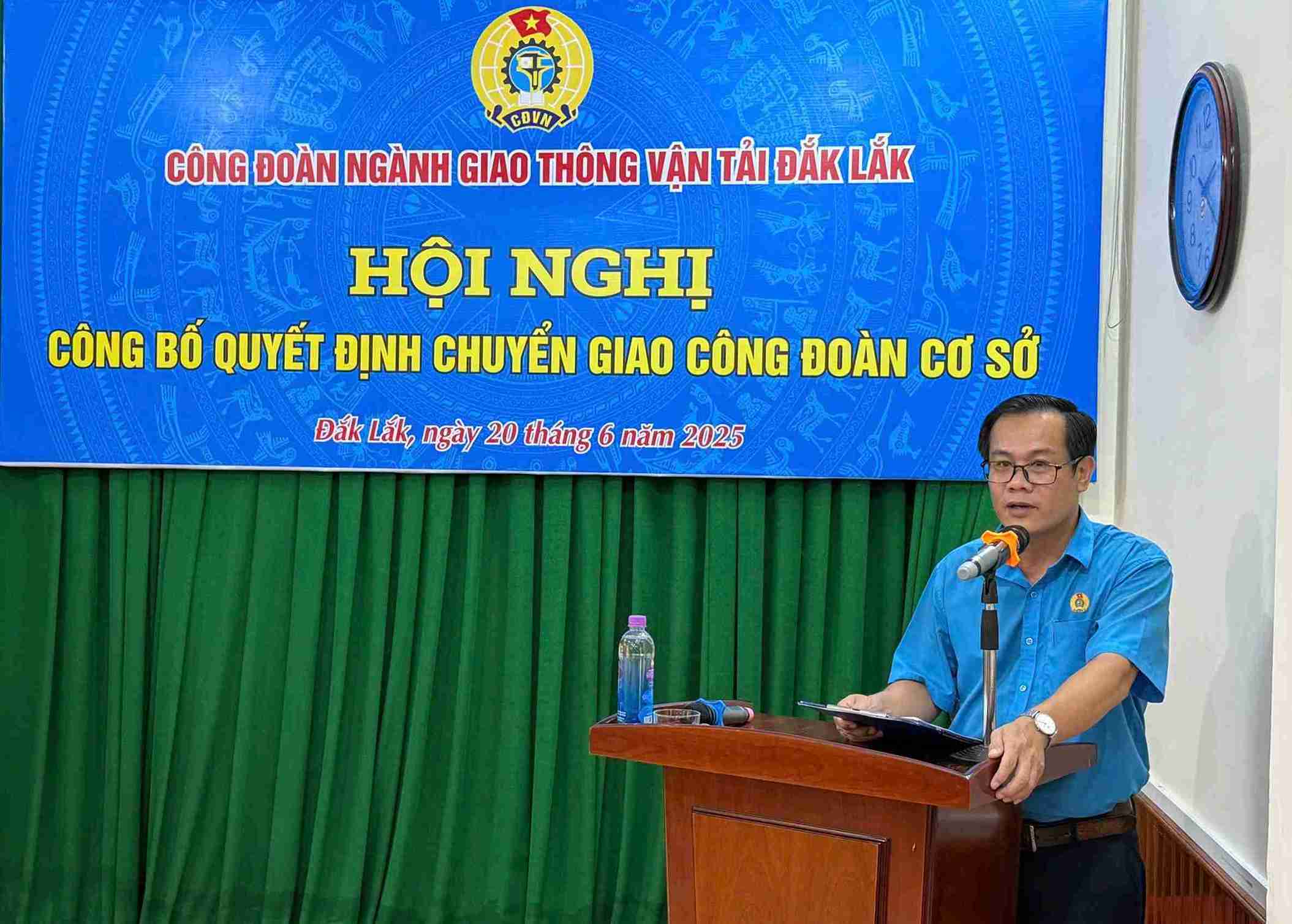 Ong Trinh Huu Thanh - Chu tich Cong doan nganh Giao thong Van tai tinh Dak Lak phat bieu. Anh: Bao Trung