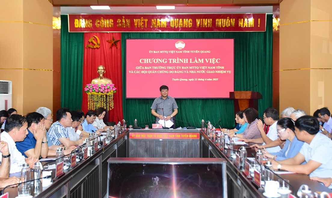 El frente de la patria de la provincia de Tuyen Quang trabaja con asociaciones masivas. Foto: Trang Hoang