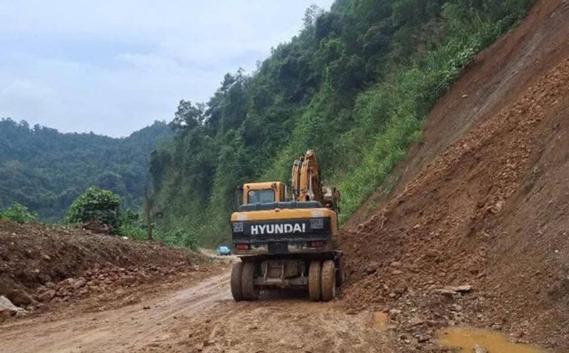 Many landslides appeared after heavy rain in Cao Bang on the morning of June 21. Photo: Cao Bang Police