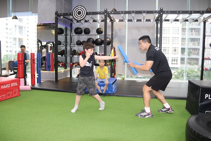 Worried about their children's addiction to screens, Hanoi parents rush to register for physical classes. Photo: Nguyen Linh