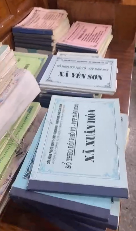 Bà Trần Thị Tám cho rằng việc đơn vị yêu cầu soạn lại các công nợ trong khi có đầy đủ sổ sách là cố tình gây khó dễ cho gia đình. Ảnh: Đinh Đại