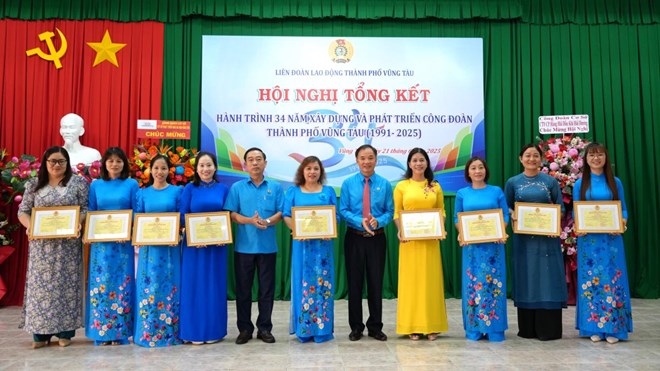 LĐLĐ TP Vũng Tàu tổng kết 34 năm phát triển; trao bằng khen cho các tập thể, cá nhân