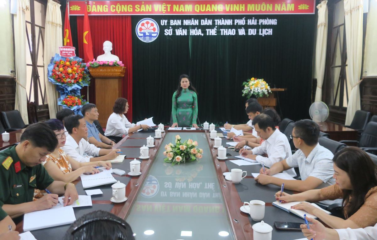 Ms. Tran Thi Hoang Mai, Director of the Department of Culture, Sports and Tourism chaired the meeting. Photo: Hai Phong Portal