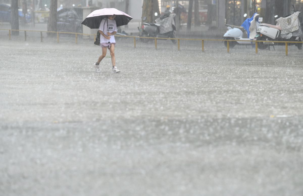 Heavy rain forecast in Guangxi, Guizhou, Hunan, and Hubei (China) will last until June 23. Photo: Xinhua