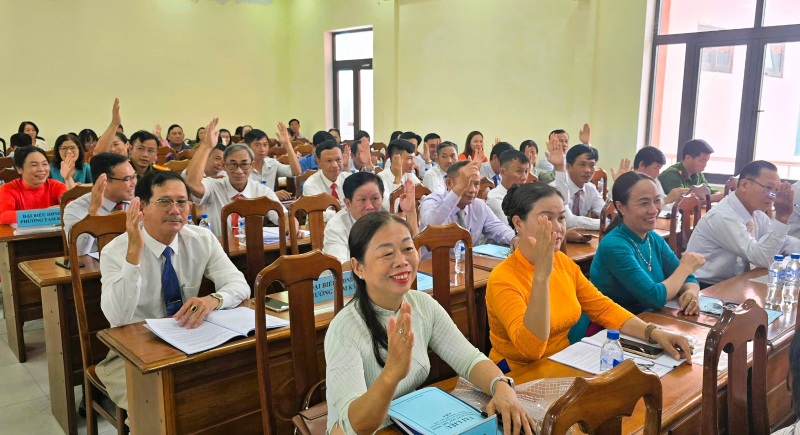 Dai bieu bieu quyet thong qua cac noi dung tai ky hop Dang bo phuong Tam Ky lan thu nhat. Anh: Nguyen Hoang