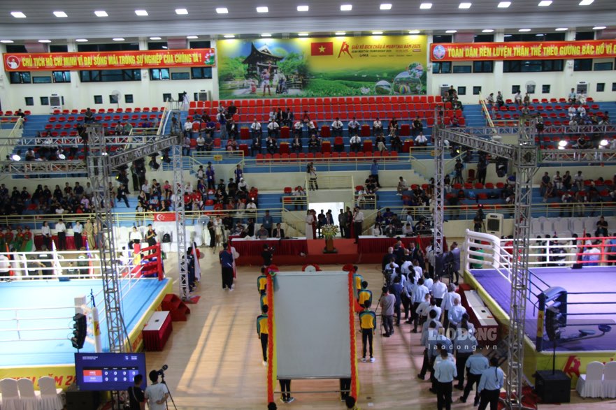 Quang canh buoi thi dau. Anh: Nguyen Hoan.