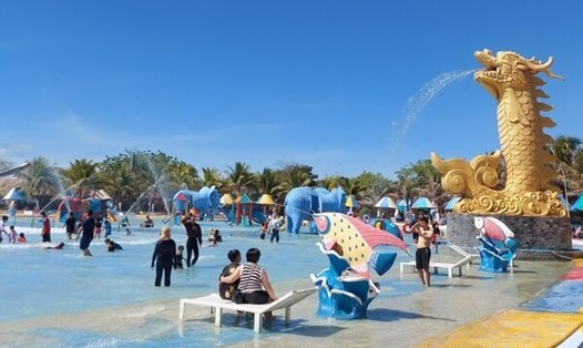 Khu du lịch Nhà Mát, thành phố Bạc Liêu hè năm nay vắng khách hơn các năm trước. Ảnh: Nhật Hồ