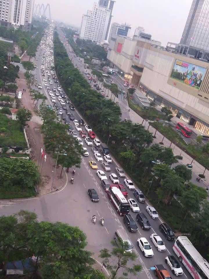Un tac tren duong Vo Chi Cong, chieu 20.6. Anh: Nguoi dan cung cap