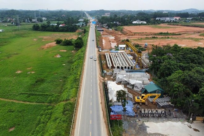 The Noi Bai - Lao Cai Expressway Connection Investment Project with Tuyen Quang - Phu Tho Expressway is one of the largest projects to start construction in the first half of 2025 in Phu Tho, Vinh Phuc, Hoa Binh. Photo: To Cong.