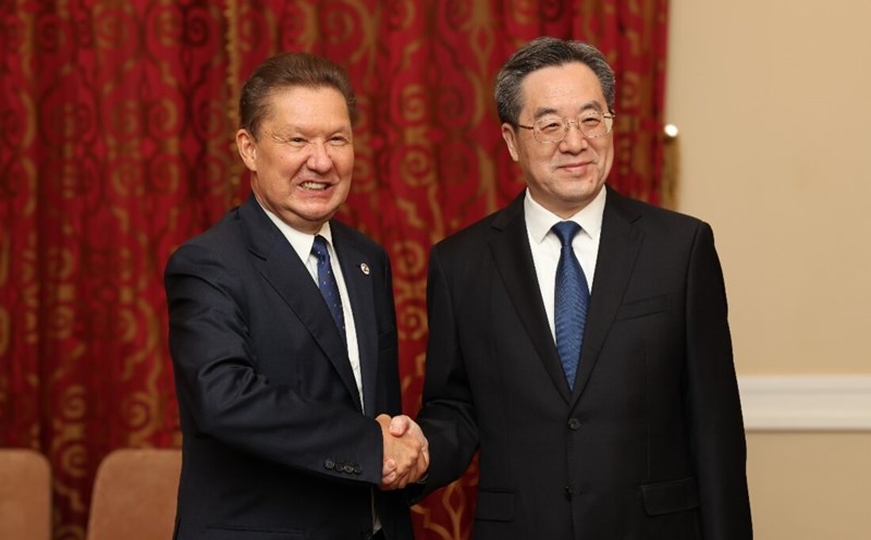 Russian Gazprom CEO Alexei Miller and Chinese Deputy Prime Minister Dinh Tiet Tuong discussed important issues related to the strategic partnership on gas. Photo: Gazprom