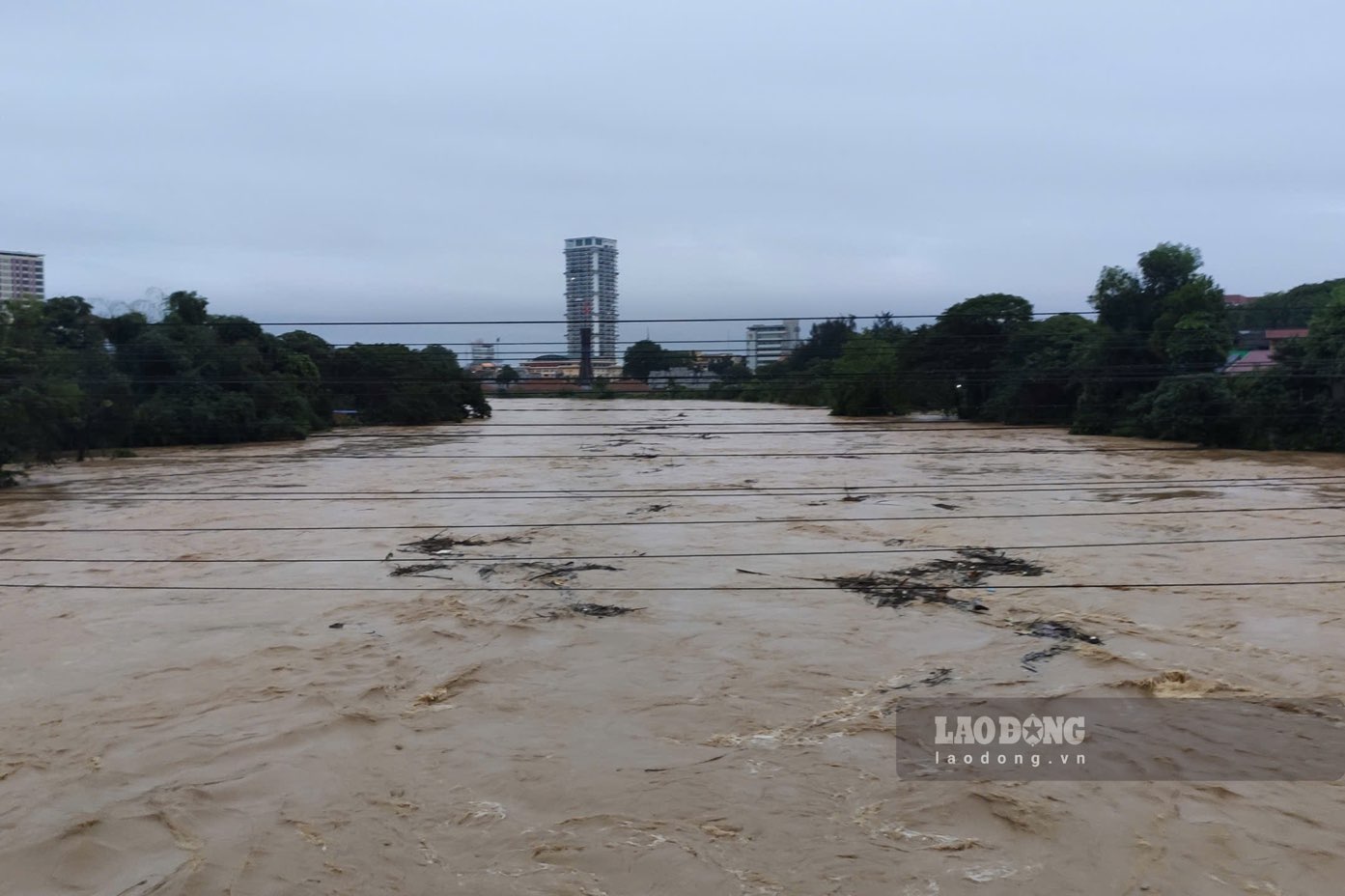 After prolonged heavy rain, Thai Nguyen issued an emergency flood warning on the Cau River. Photo: Nguyen Hoan.