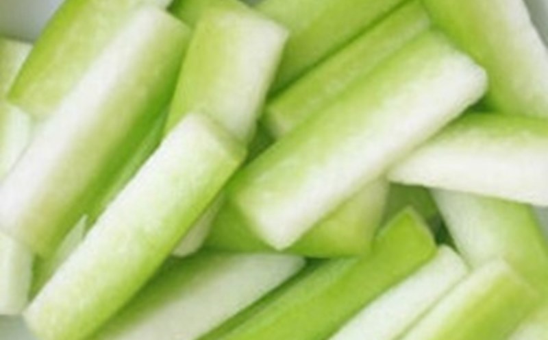 Combining banh mi with egg whites and low- potassium vegetables such as cucumber and squash will create a balanced breakfast, good for people with kidney failure. Photo: Kieu Vu