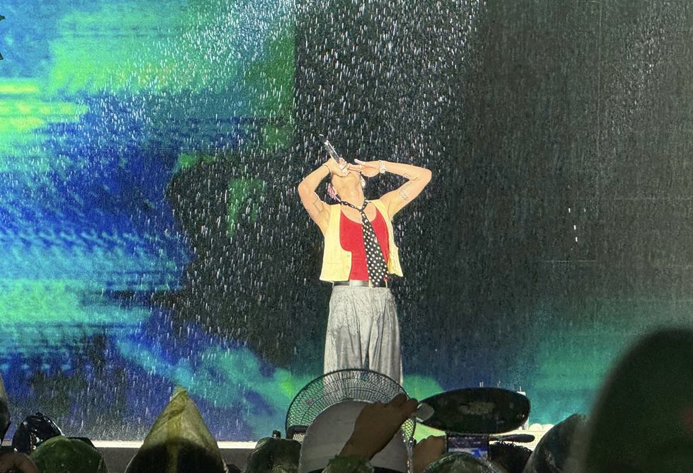 Fan vo oa khi G-Dragon noi tieng Viet. Anh: Lan Tran