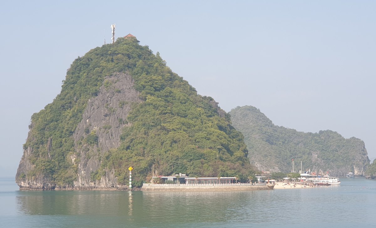 Ti-Top Island - the place with the only beach to welcome guests in Ha Long Bay. Photo: Nguyen Hung