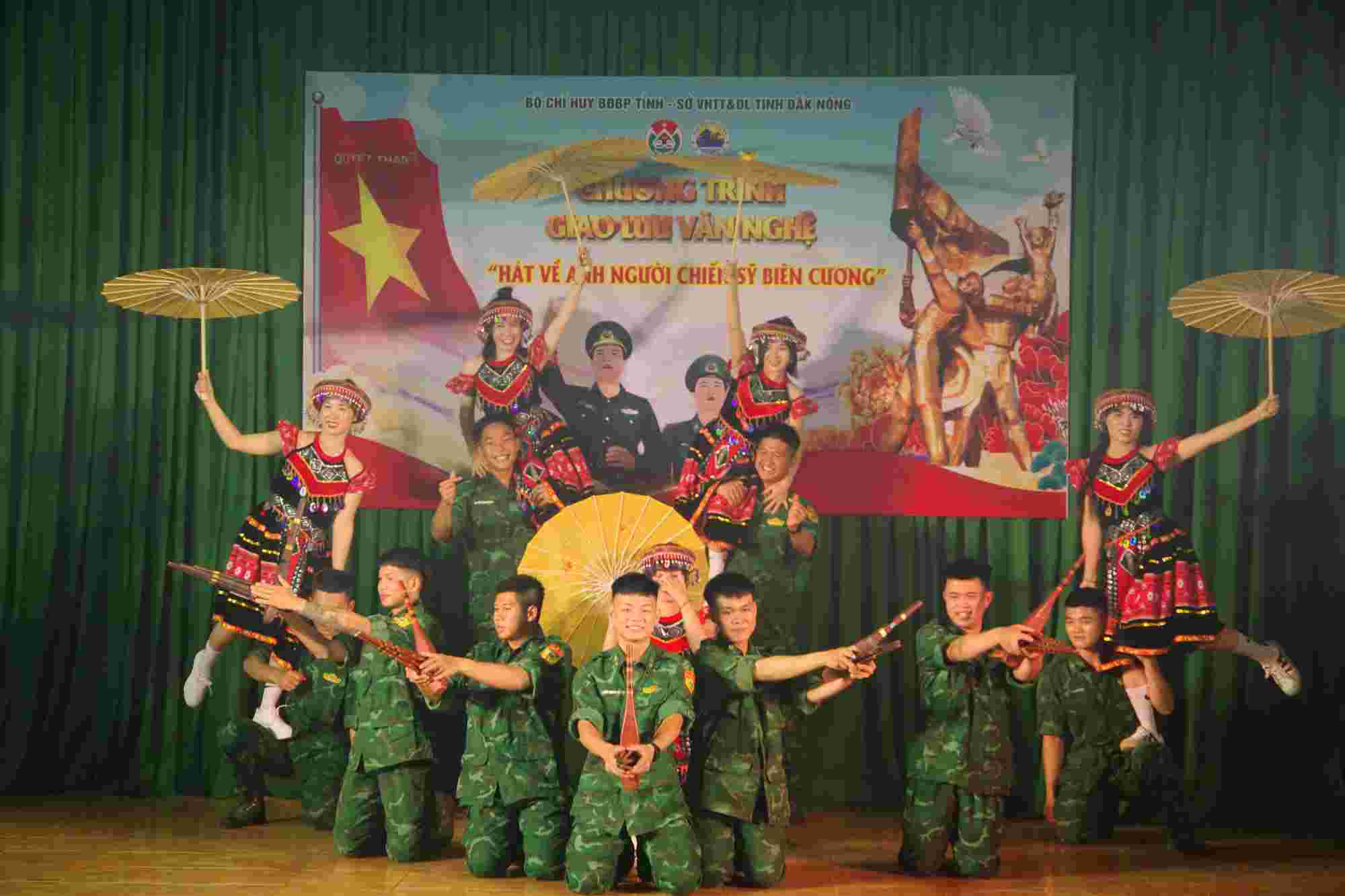 Some special performances at the program. Photo: Hoan Lam