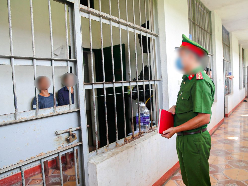 Forces on duty at temporary detention centers, in addition to the general regimes and policies applied to officers and soldiers in the People's Public Security, also enjoy some special regimes and policies. Photo: Chinhphu.vn